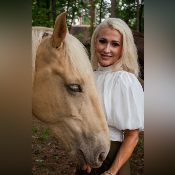 Meet your Posher, Lori - Picture 2 of 2